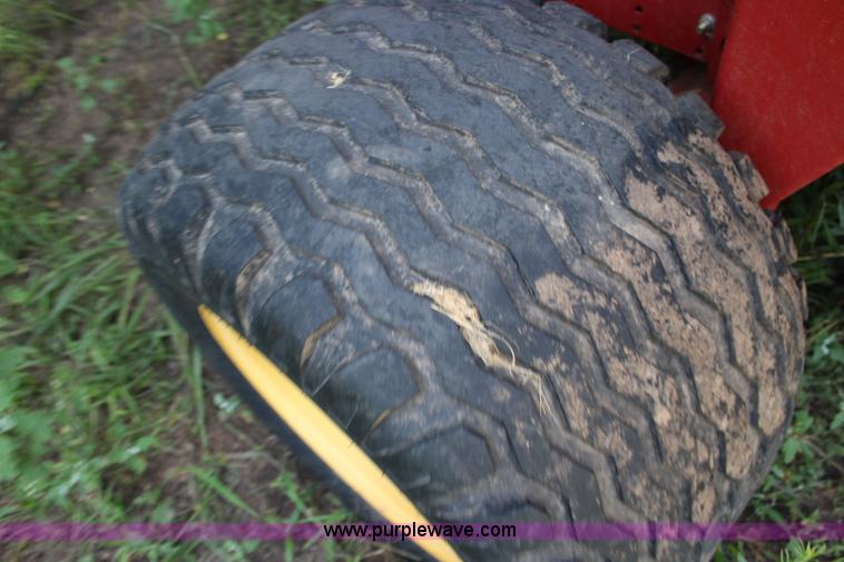 image for item F7990 2004 New Holland BR780 round baler