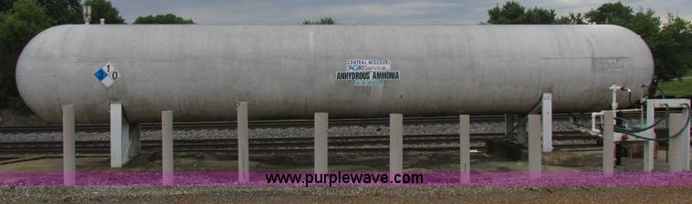 image for item H3265 1962 Delta anhydrous ammonia tank
