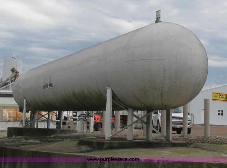 image for item H3265 1962 Delta anhydrous ammonia tank