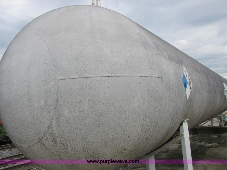 image for item H3265 1962 Delta anhydrous ammonia tank