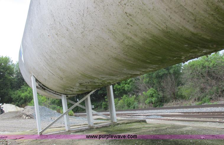 image for item H3265 1962 Delta anhydrous ammonia tank