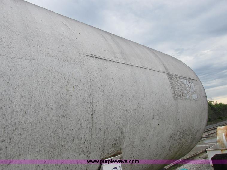 image for item H3265 1962 Delta anhydrous ammonia tank