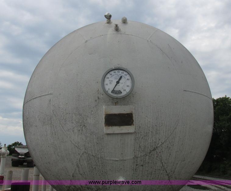 image for item H3265 1962 Delta anhydrous ammonia tank