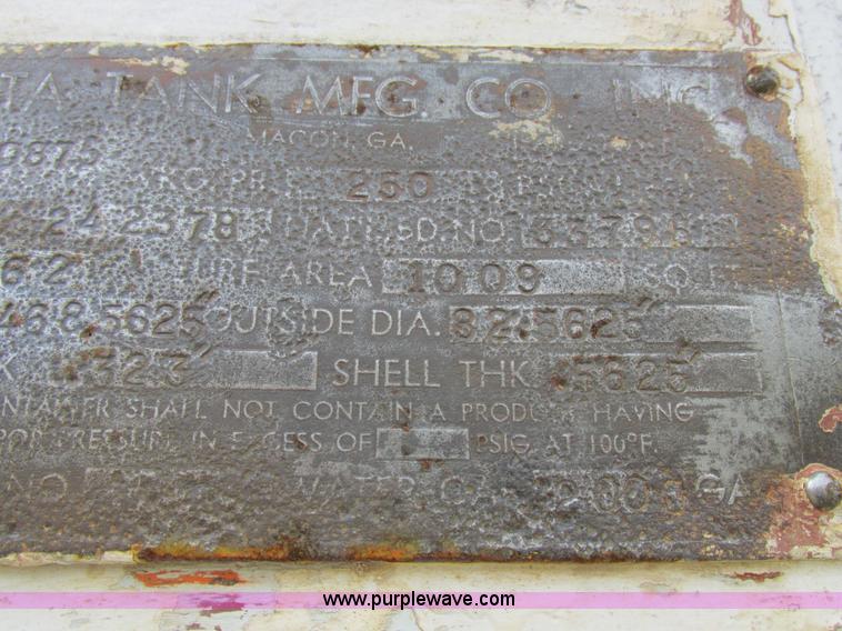 image for item H3265 1962 Delta anhydrous ammonia tank