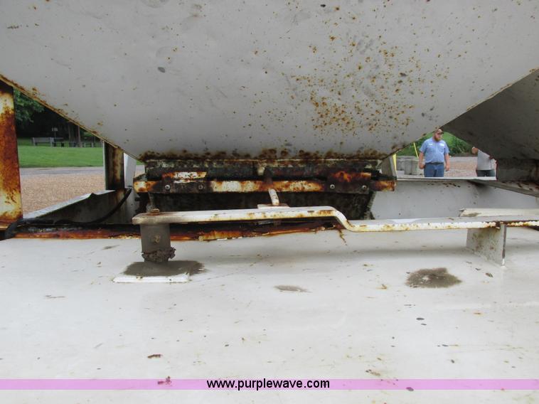 image for item H3266 Rayman bulk fertilizer tender bed