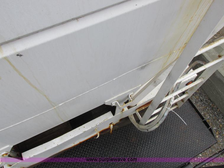 image for item H3266 Rayman bulk fertilizer tender bed