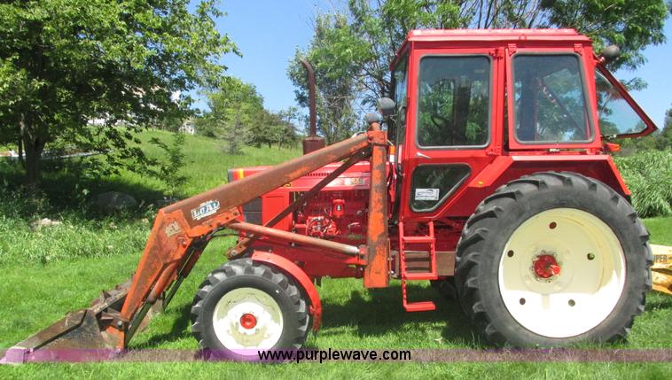 image for item H4548 Belarus 825 MFWD tractor