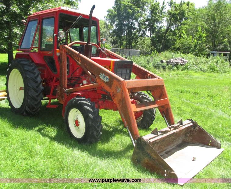 image for item H4548 Belarus 825 MFWD tractor