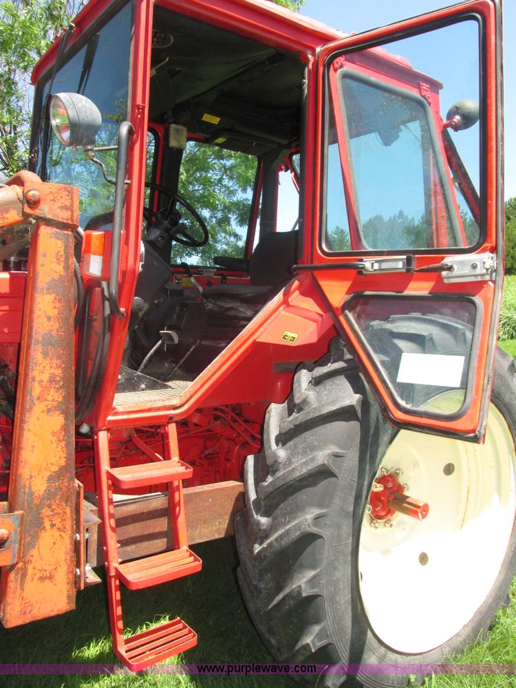 image for item H4548 Belarus 825 MFWD tractor