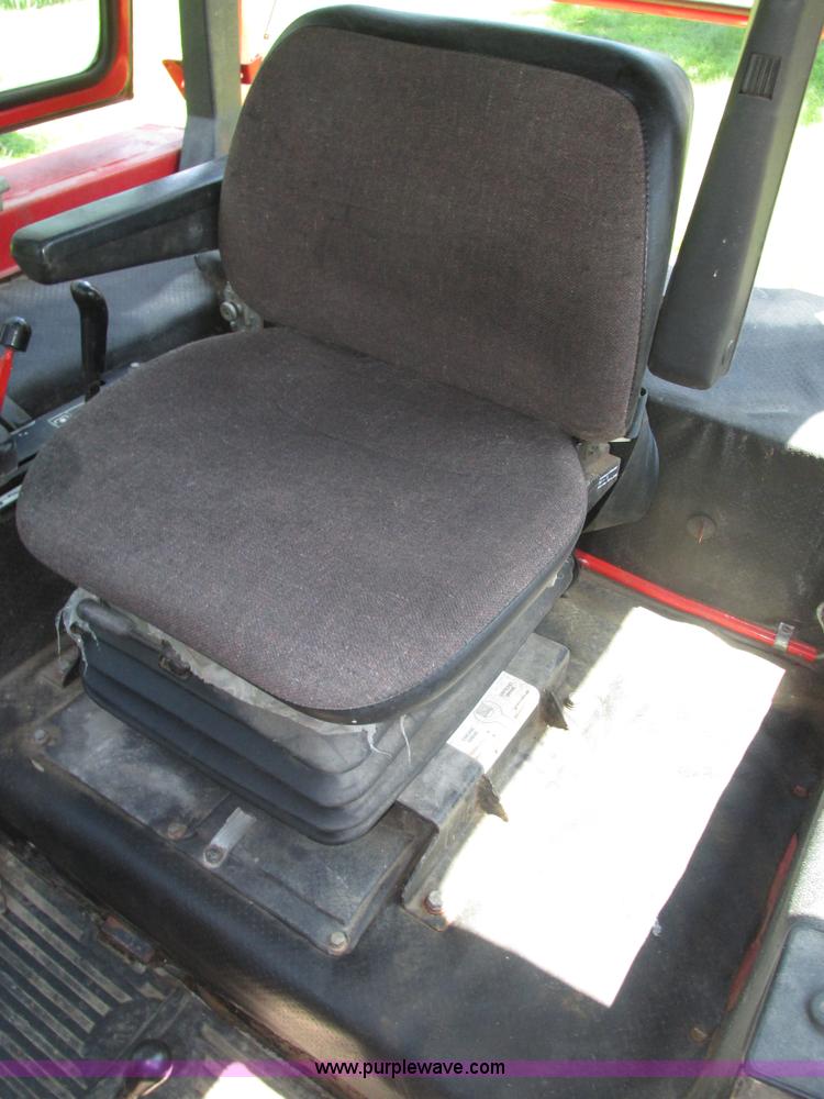 image for item H4548 Belarus 825 MFWD tractor