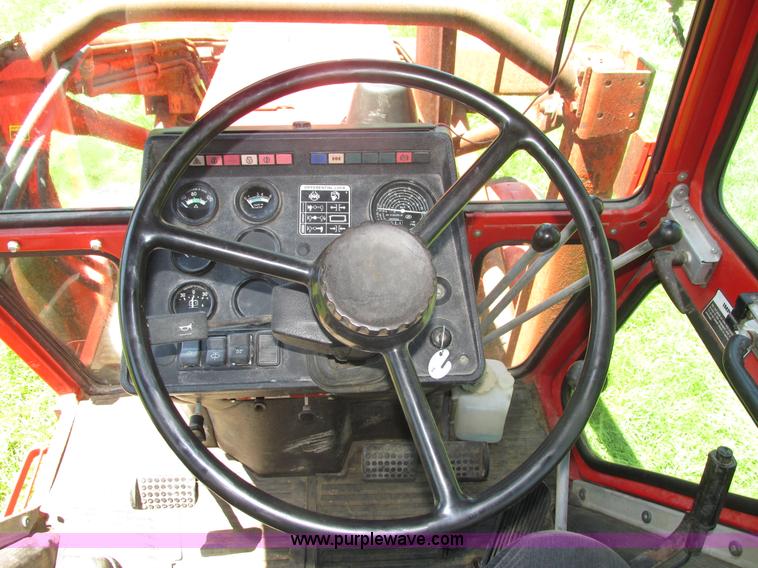 image for item H4548 Belarus 825 MFWD tractor