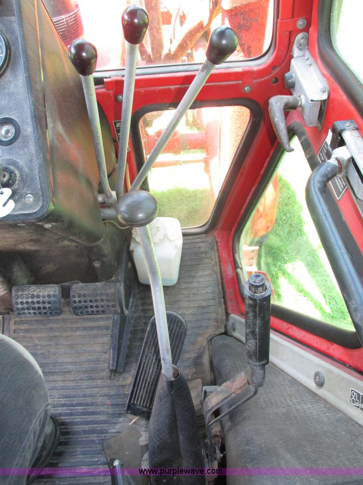 image for item H4548 Belarus 825 MFWD tractor