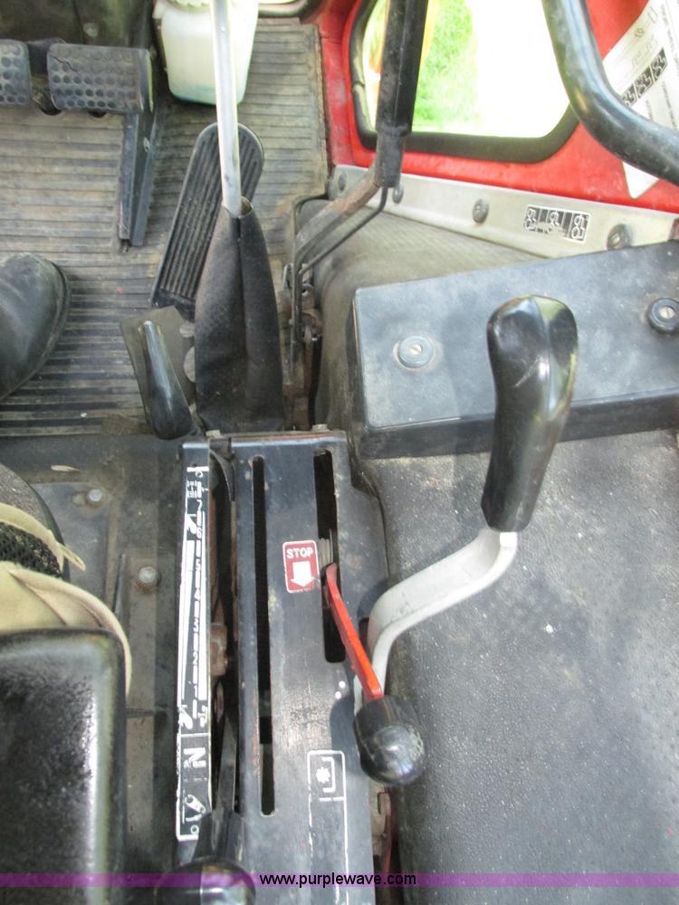 image for item H4548 Belarus 825 MFWD tractor