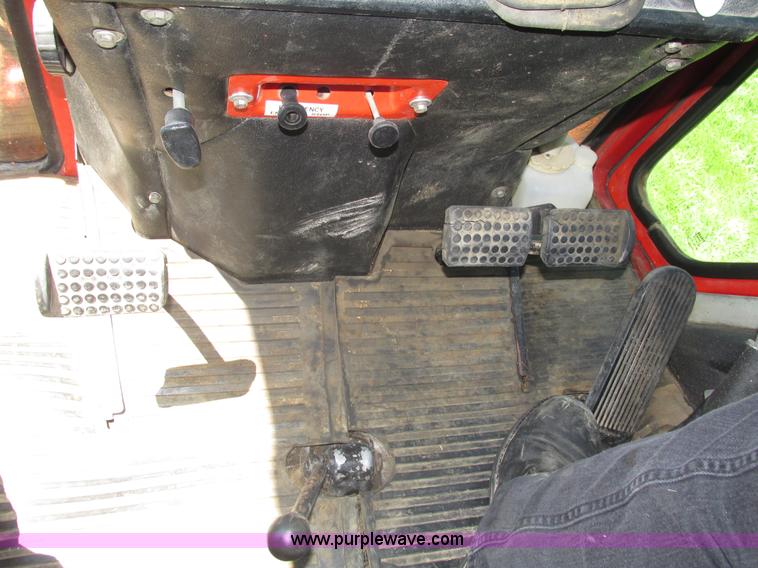 image for item H4548 Belarus 825 MFWD tractor