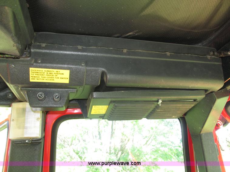 image for item H4548 Belarus 825 MFWD tractor