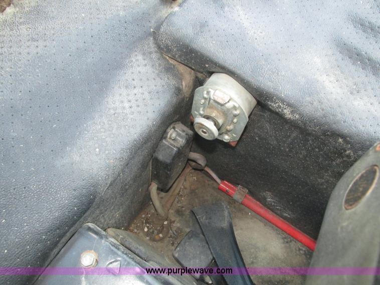 image for item H4548 Belarus 825 MFWD tractor