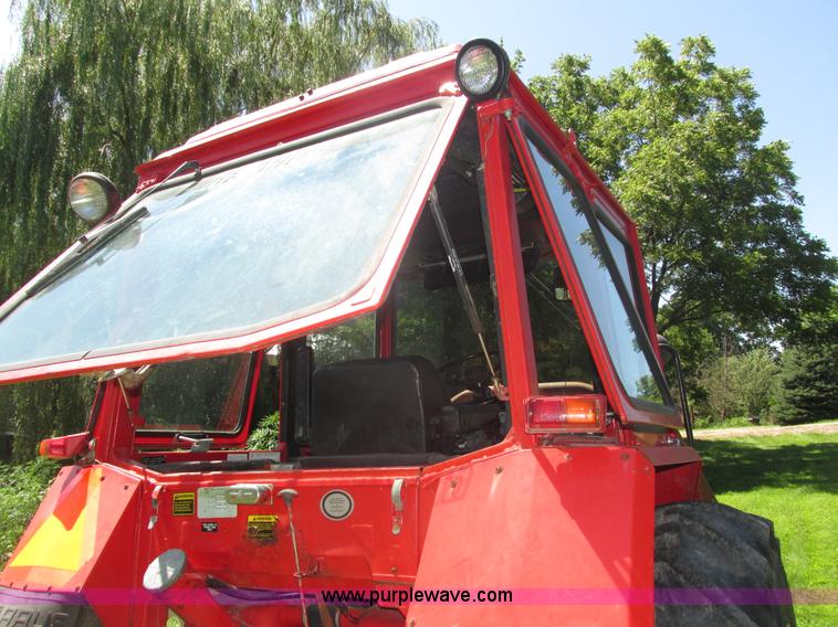 image for item H4548 Belarus 825 MFWD tractor