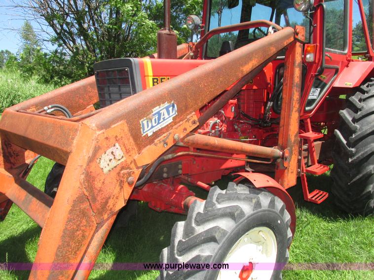 image for item H4548 Belarus 825 MFWD tractor