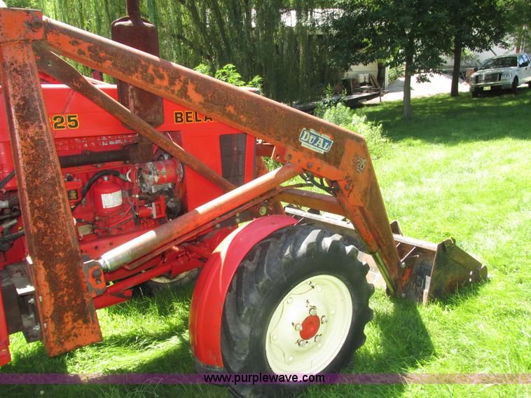 image for item H4548 Belarus 825 MFWD tractor
