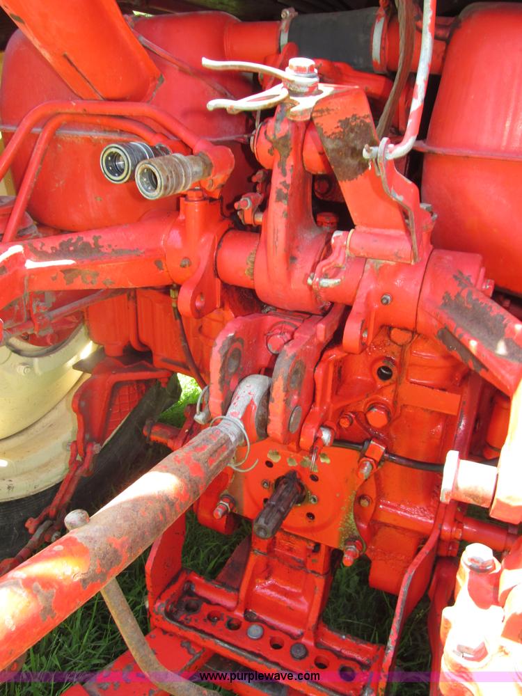 image for item H4548 Belarus 825 MFWD tractor