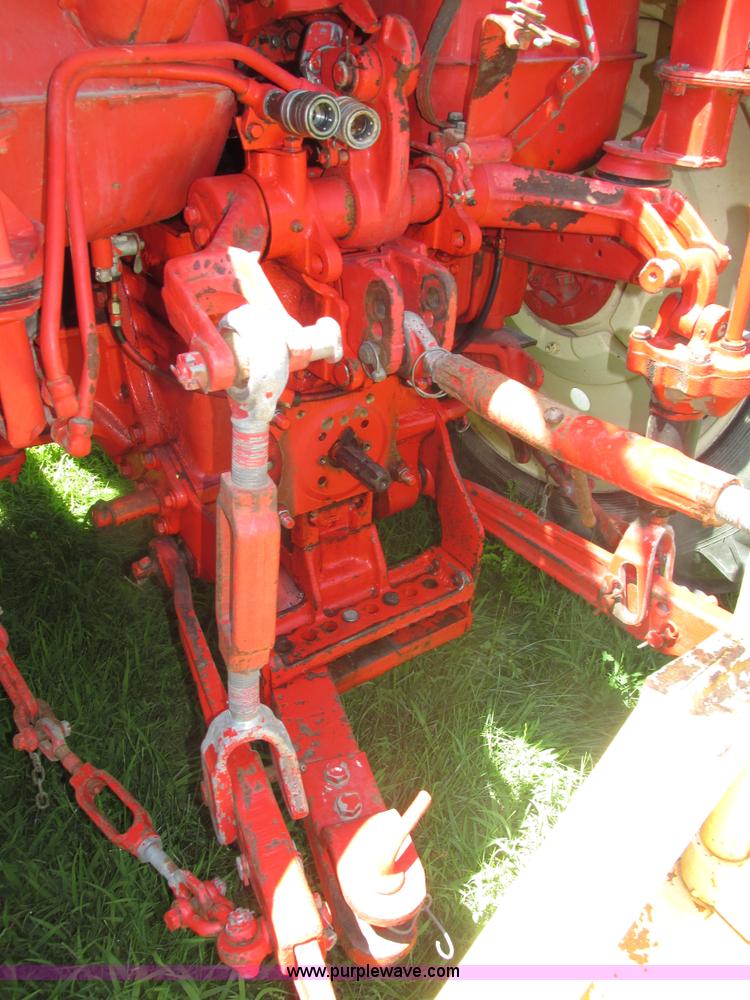 image for item H4548 Belarus 825 MFWD tractor