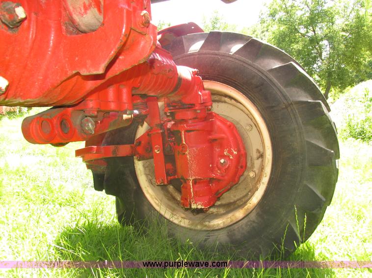 image for item H4548 Belarus 825 MFWD tractor