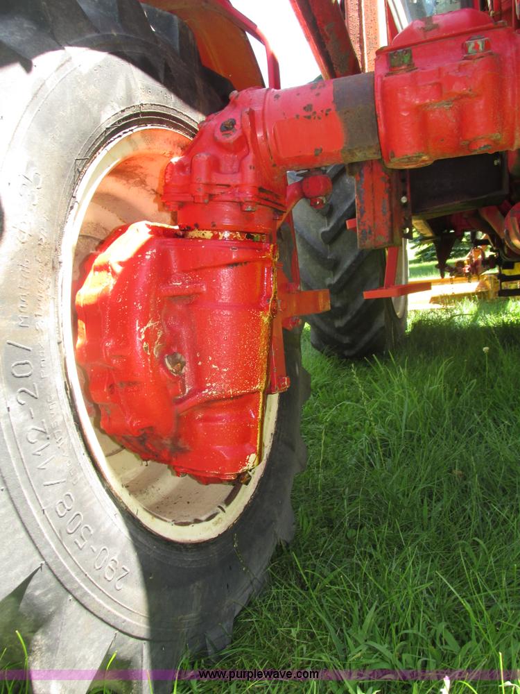 image for item H4548 Belarus 825 MFWD tractor