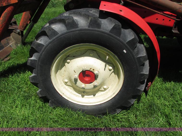 image for item H4548 Belarus 825 MFWD tractor