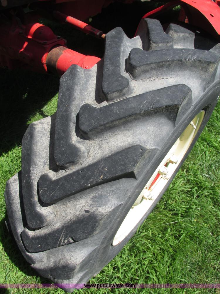 image for item H4548 Belarus 825 MFWD tractor