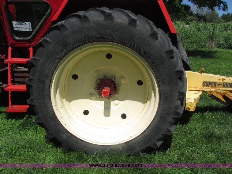 image for item H4548 Belarus 825 MFWD tractor