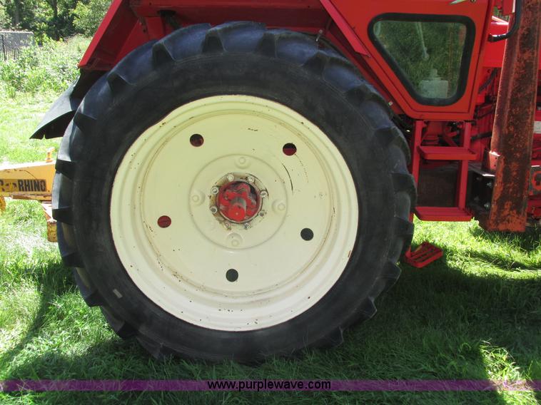 image for item H4548 Belarus 825 MFWD tractor