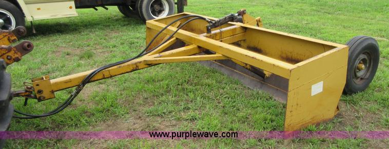 image for item I2071 Carney box blade