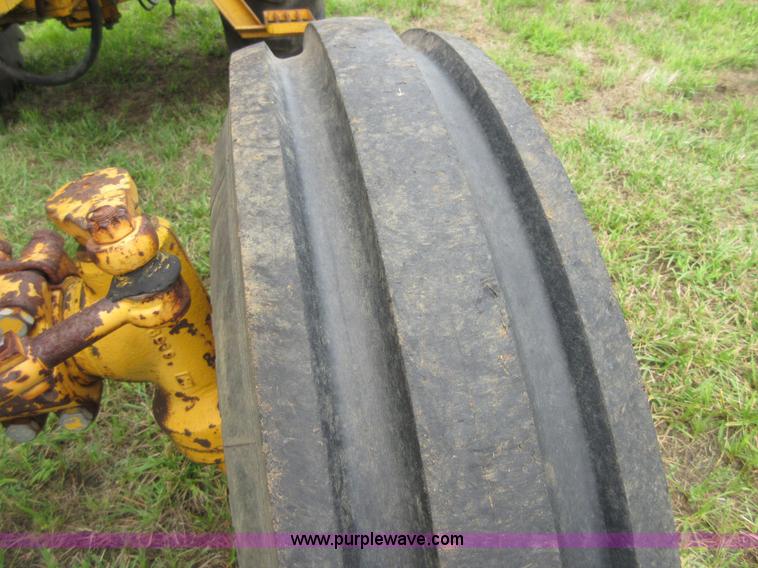 image for item I2073 Minneapolis Moline G1050 tractor