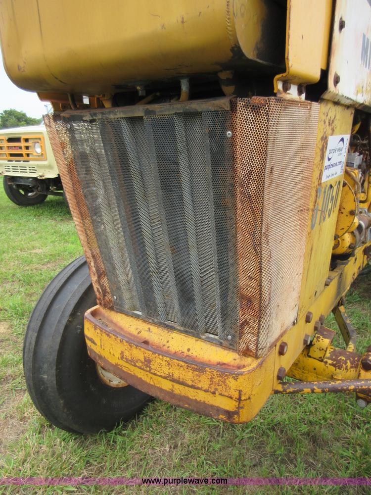 image for item I2073 Minneapolis Moline G1050 tractor