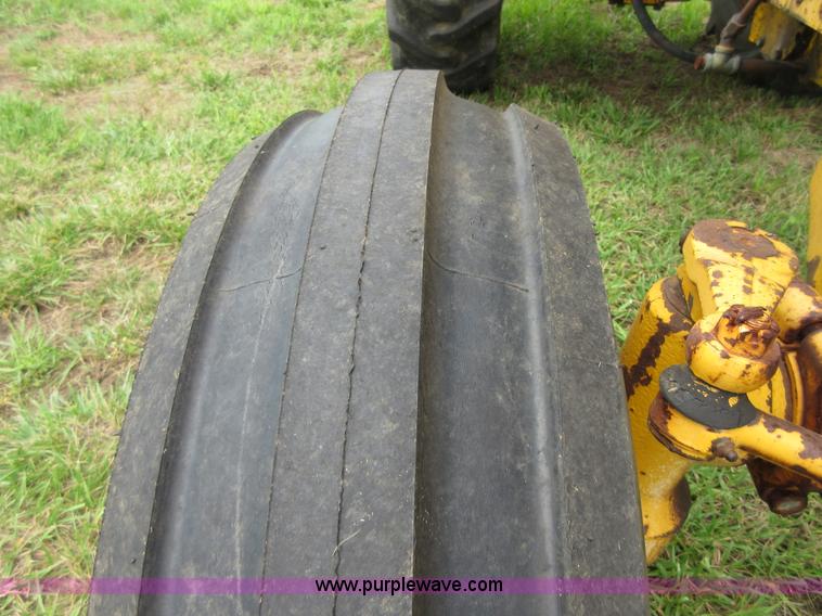 image for item I2073 Minneapolis Moline G1050 tractor