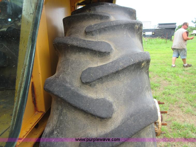 image for item I2073 Minneapolis Moline G1050 tractor