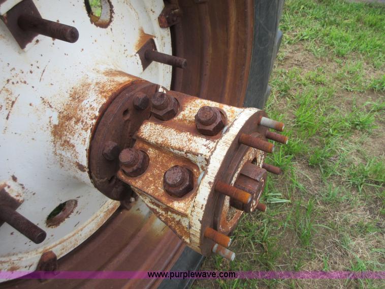 image for item I2073 Minneapolis Moline G1050 tractor