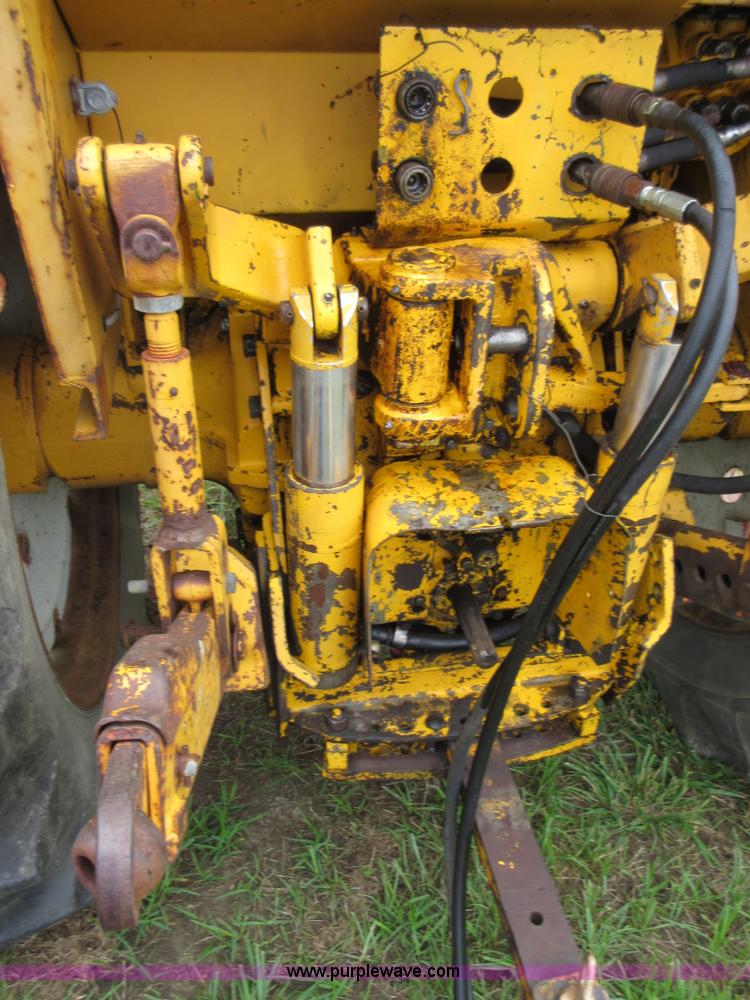 image for item I2073 Minneapolis Moline G1050 tractor