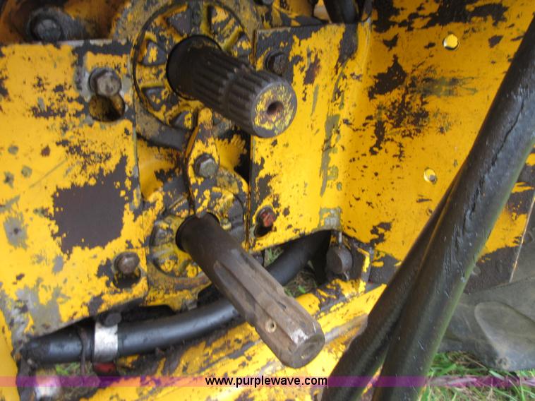 image for item I2073 Minneapolis Moline G1050 tractor