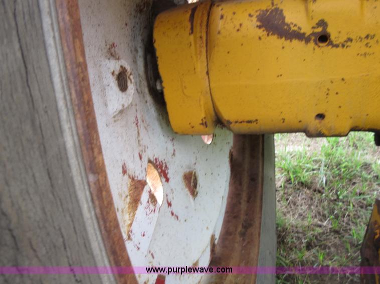 image for item I2073 Minneapolis Moline G1050 tractor