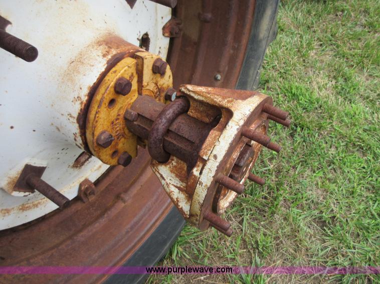 image for item I2073 Minneapolis Moline G1050 tractor