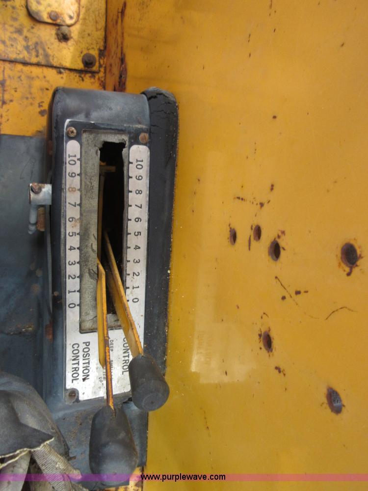 image for item I2073 Minneapolis Moline G1050 tractor