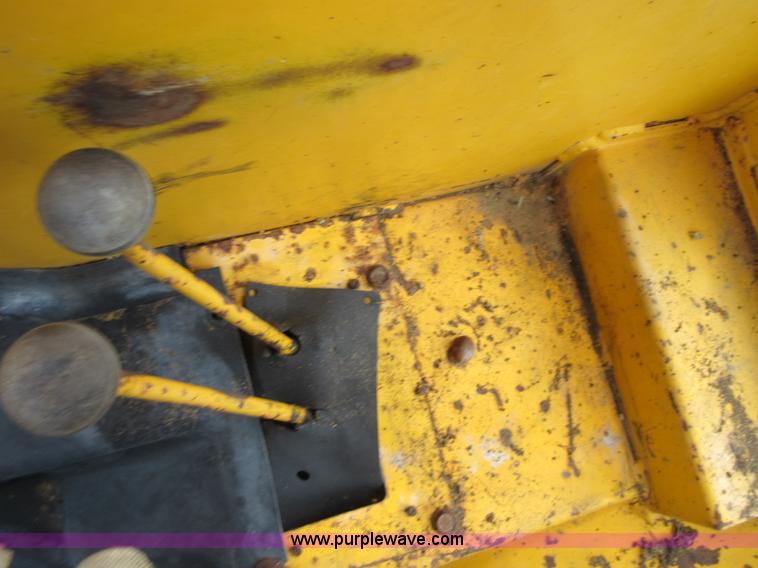 image for item I2073 Minneapolis Moline G1050 tractor