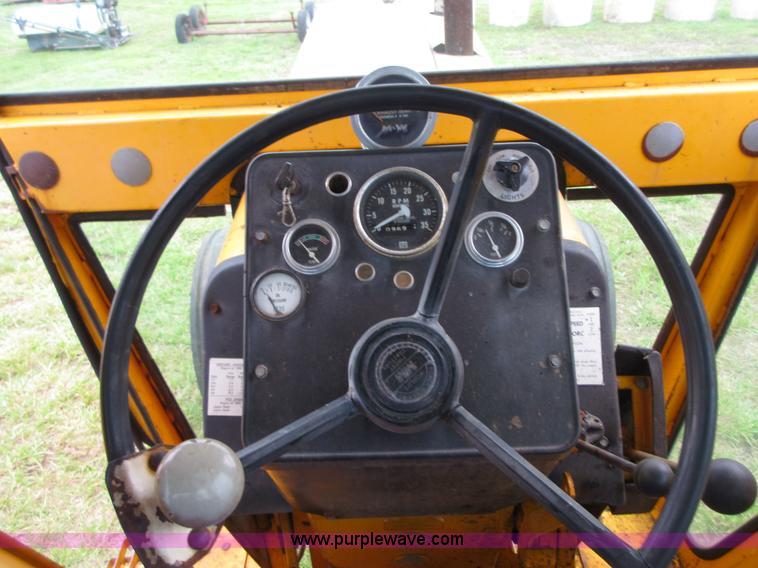 image for item I2073 Minneapolis Moline G1050 tractor