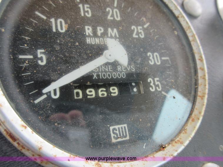 image for item I2073 Minneapolis Moline G1050 tractor