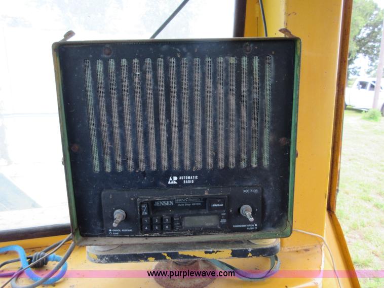 image for item I2073 Minneapolis Moline G1050 tractor