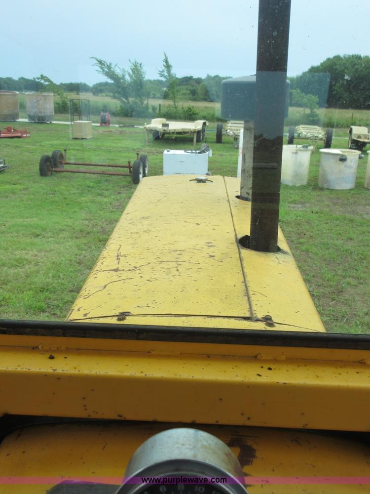 image for item I2073 Minneapolis Moline G1050 tractor