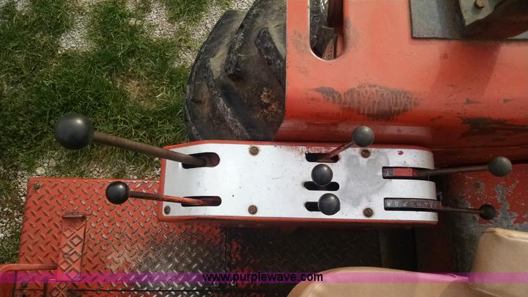 image for item I2798 Allis Chalmers 190XT tractor