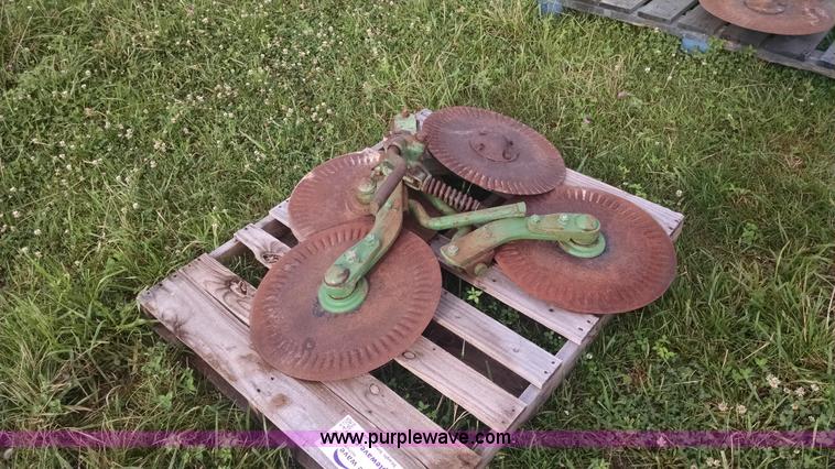 image for item I2799 (4) John Deere plow coulters