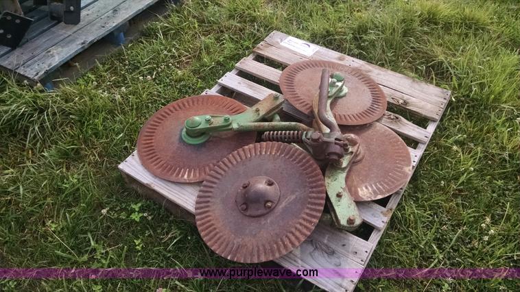 image for item I2799 (4) John Deere plow coulters